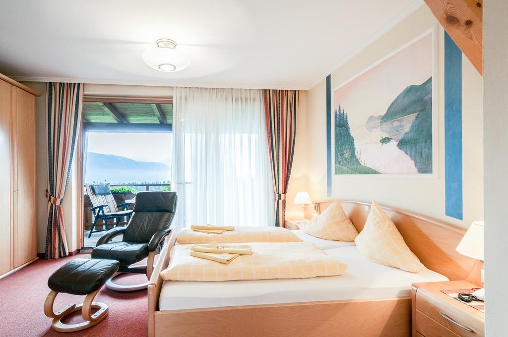 Hotel Landhof Simeter Gmbh سبيتال ان دير دراو الغرفة الصورة
