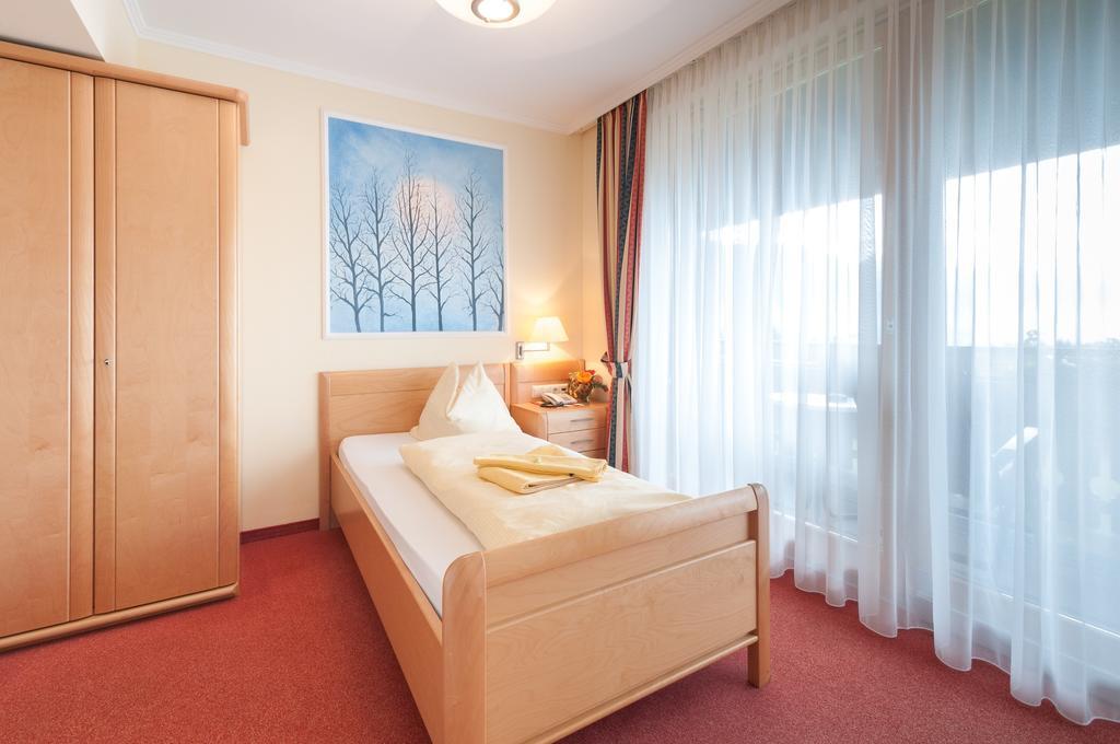 Hotel Landhof Simeter Gmbh سبيتال ان دير دراو الغرفة الصورة