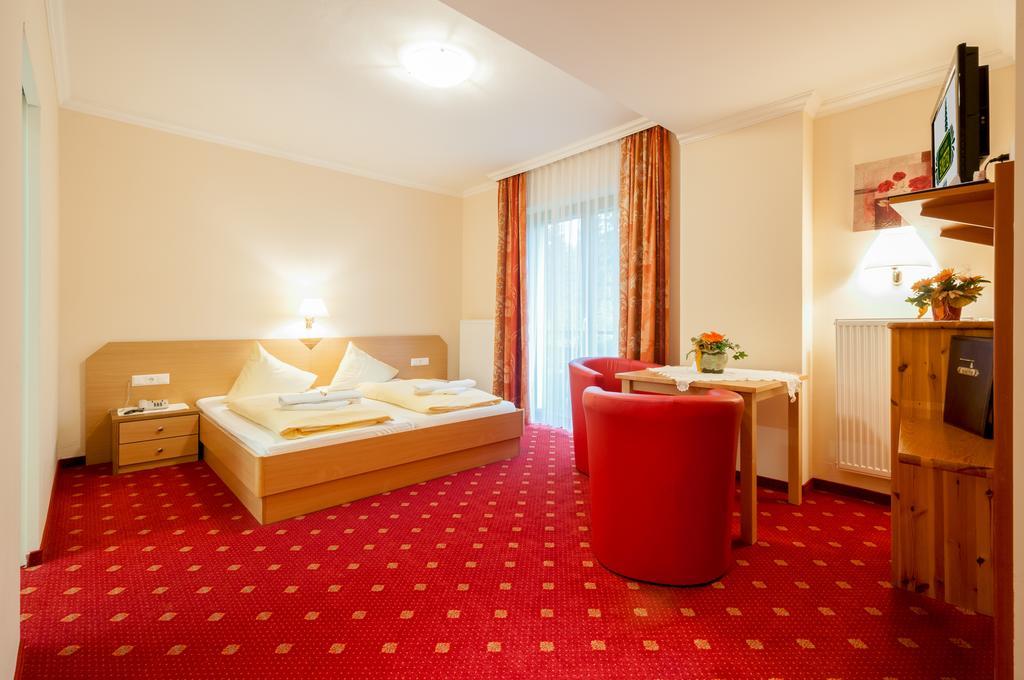 Hotel Landhof Simeter Gmbh سبيتال ان دير دراو الغرفة الصورة