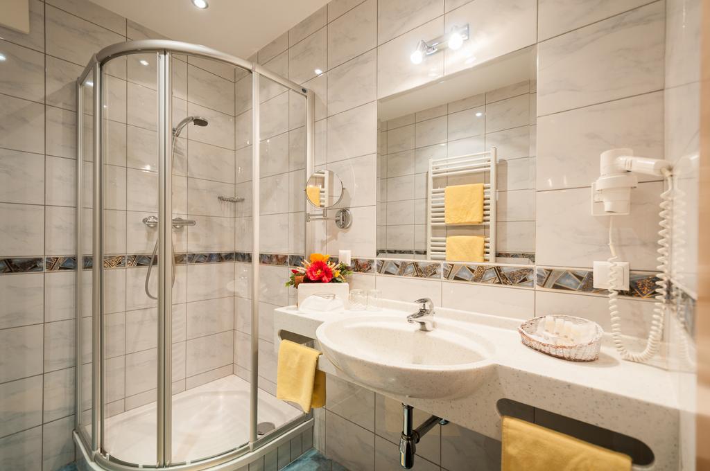 Hotel Landhof Simeter Gmbh سبيتال ان دير دراو الغرفة الصورة